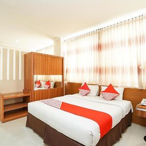 Oyo 235 Maumu Hotel & Lounge